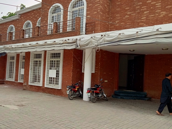 “Spacious 1 Kanal commercial property for rent in Zaman park Lahore by Hamza Real Estate”